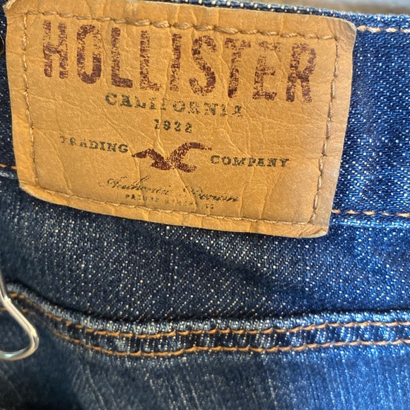 Hollister California jeans w/distress size 7R waist 28 Length 33 in great shape - Picture 9 of 10